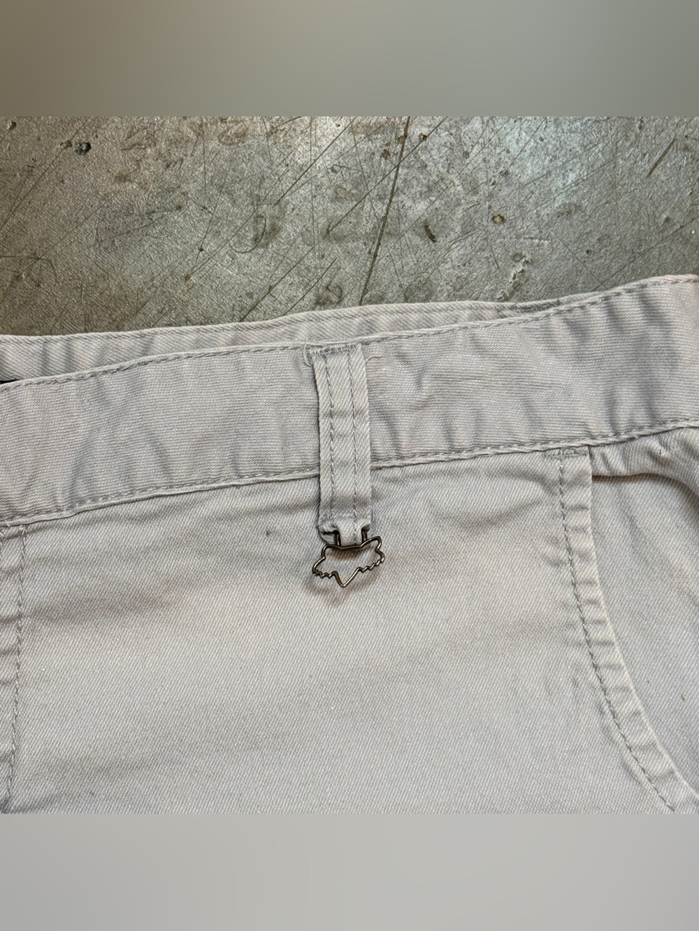 Fox Racing light grey shorts - Picture 3 of 4